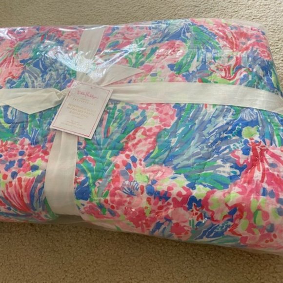 Pottery Barn Bedding Pottery Barn Lilly Pulitzer Reversible Quilt